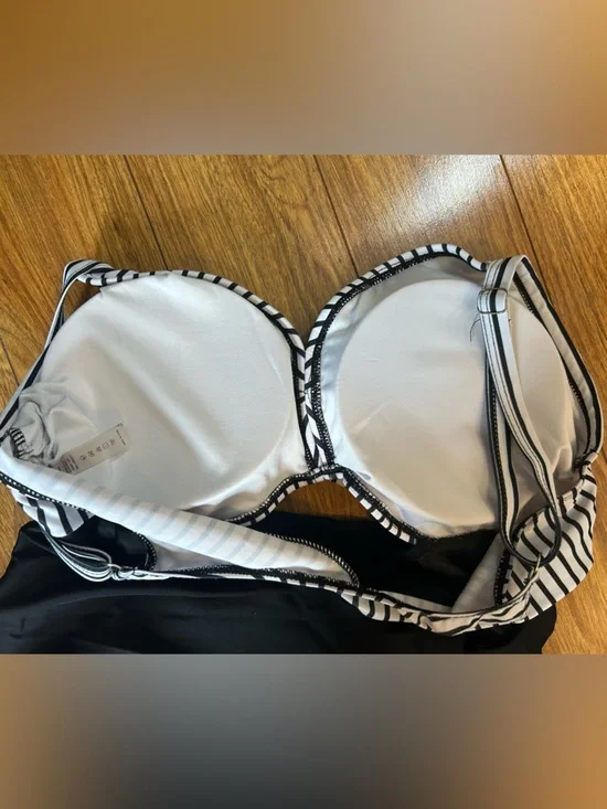 Women’s Striped Black One-Piece Swimsuit with Twist Front XXL - Picture 4 of 4